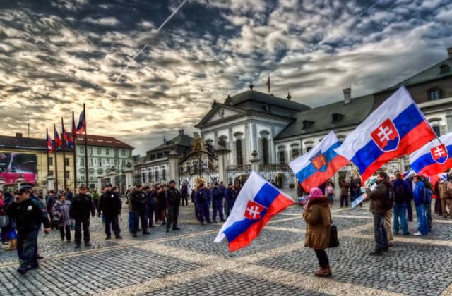 Россия объявила военного дипломата Словакии персоной нон грата.
