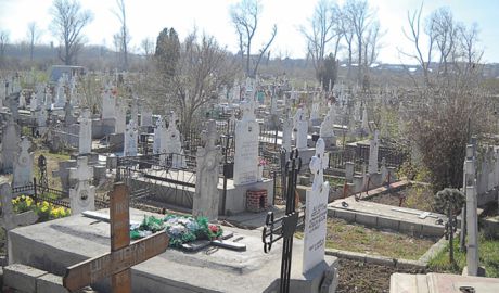 С 16 апреля будет ограничен въезд автомобилей на кладбище «Святого Лазаря»  на улице Дойна, а с 17 апреля – на территорию Центрального кладбища.