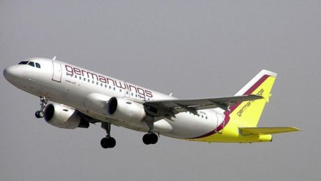 La bordul aeronavei se aflau 142 de pasageri și șase membri ai echipajului.