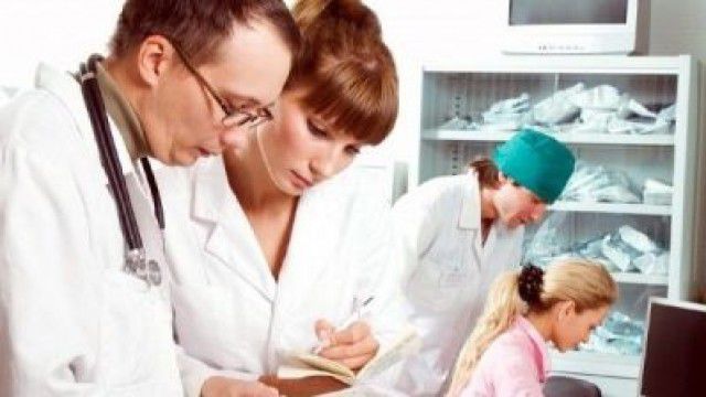 Власти намерены увеличить зарплаты медработников на 20%.