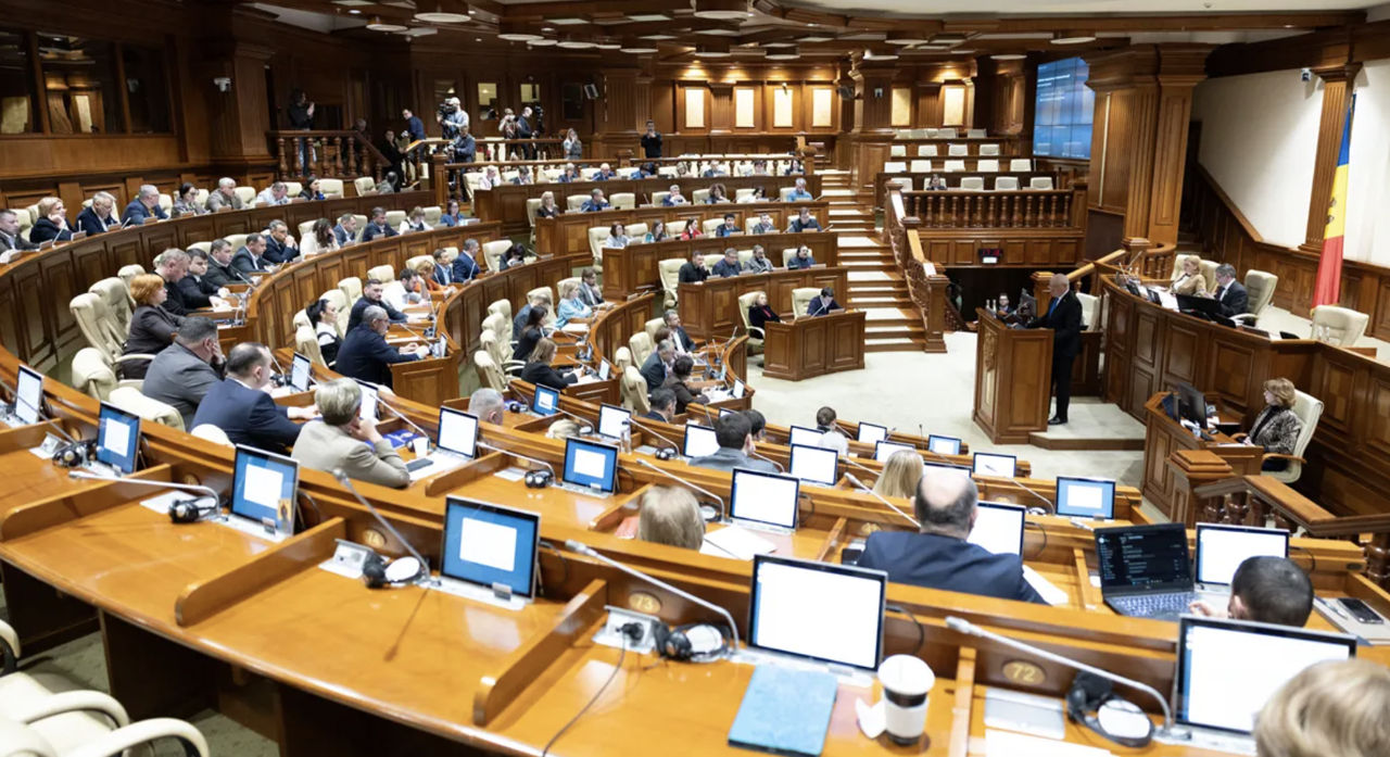 Deputații propun simplificarea anulării statutului de plătitor TVA.