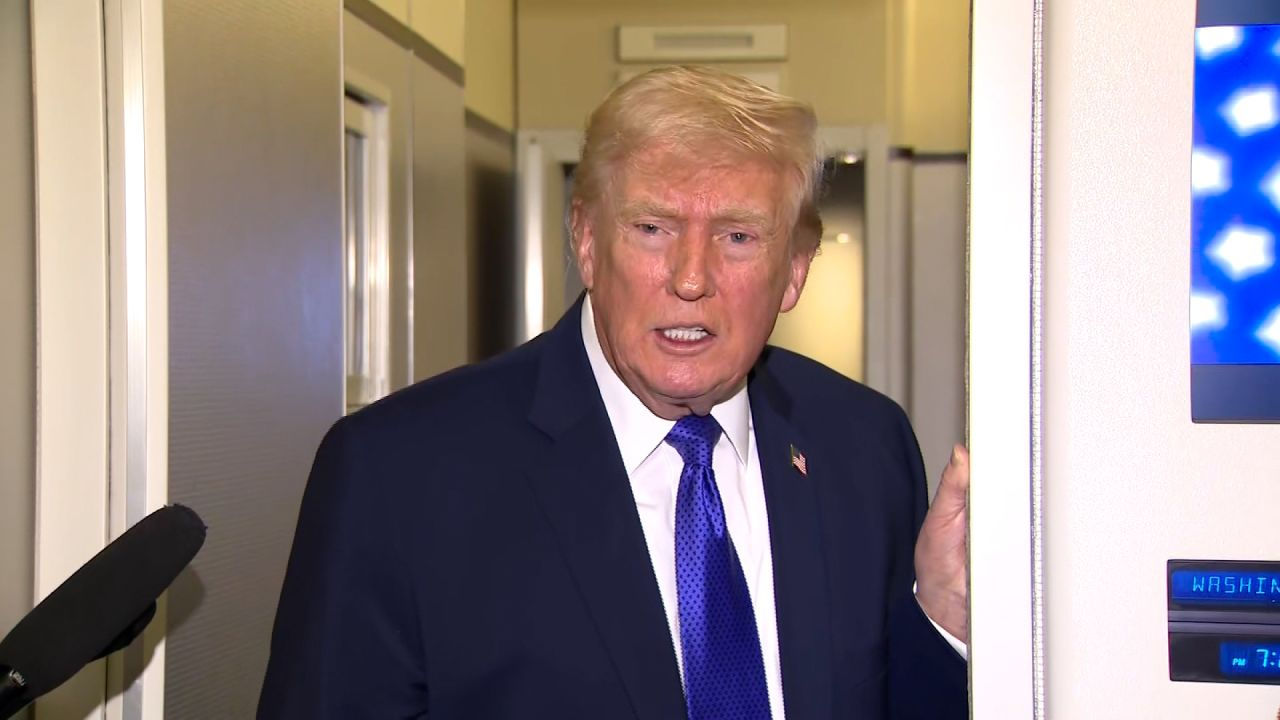 Trump: Ucraina ar trebui să se așeze la masa negocierilor cât mai curând posibil.