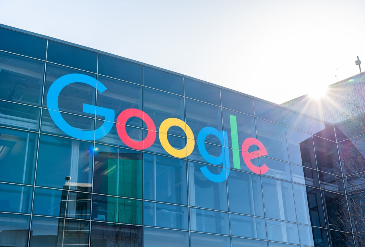 Доход Google впервые в истории превысил $400 млрд.