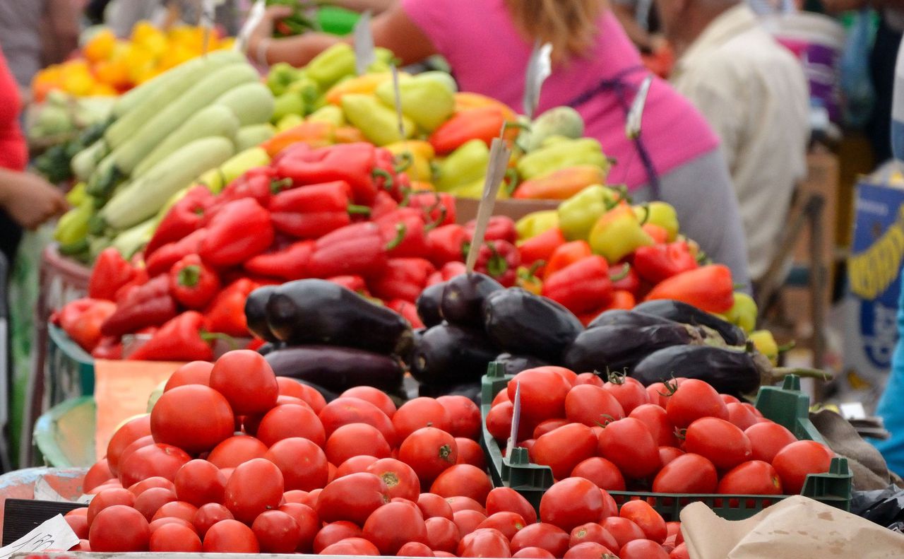 Preţurile medii de vînzare la produsele vegetale s-au majorat cu 34,4%, la produsele animaliere – au scăzut cu 8,9%. Foto: bucurestifm.ro