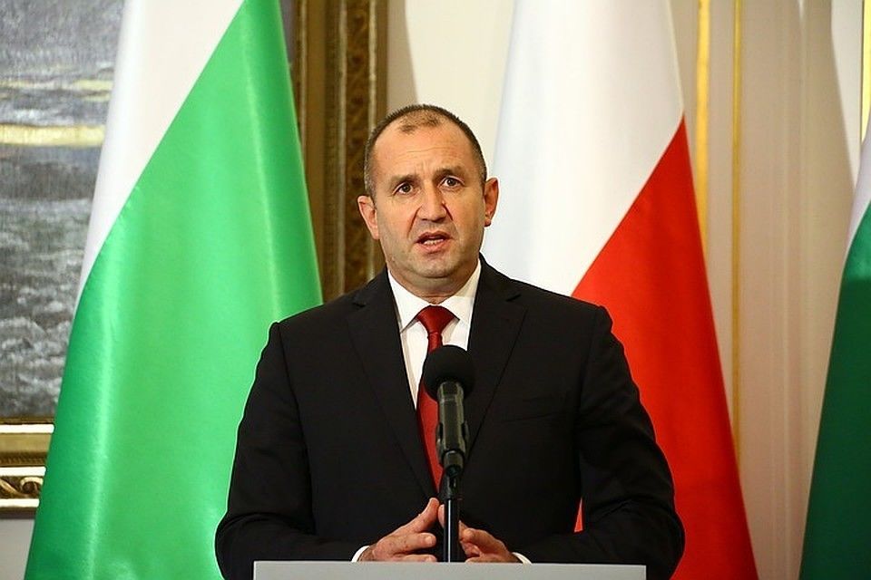 Президент Болгарии призвал правительство уйти в отставку.
