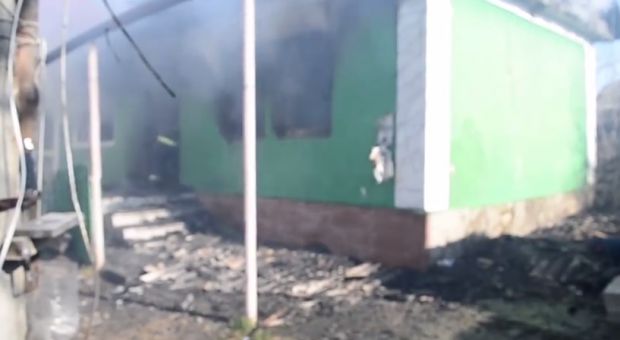 O casă particulară din satul Popeștii de Jos, raionul Drochia, a fost mistuită de flăcări.