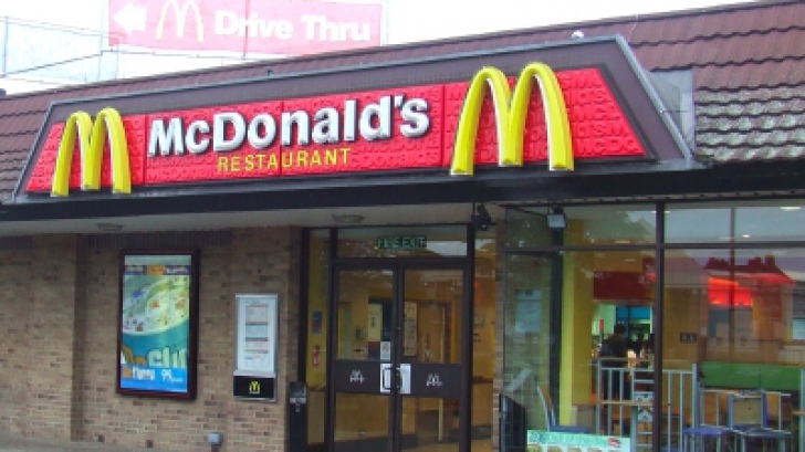 13 restaurante din Australia își vor schimba semnele de la intrare pe parcursul acestei săptămân.