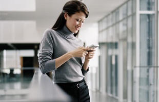 Стоимость такой SMS без НДС составит 15 леев.  Фото: ups.com