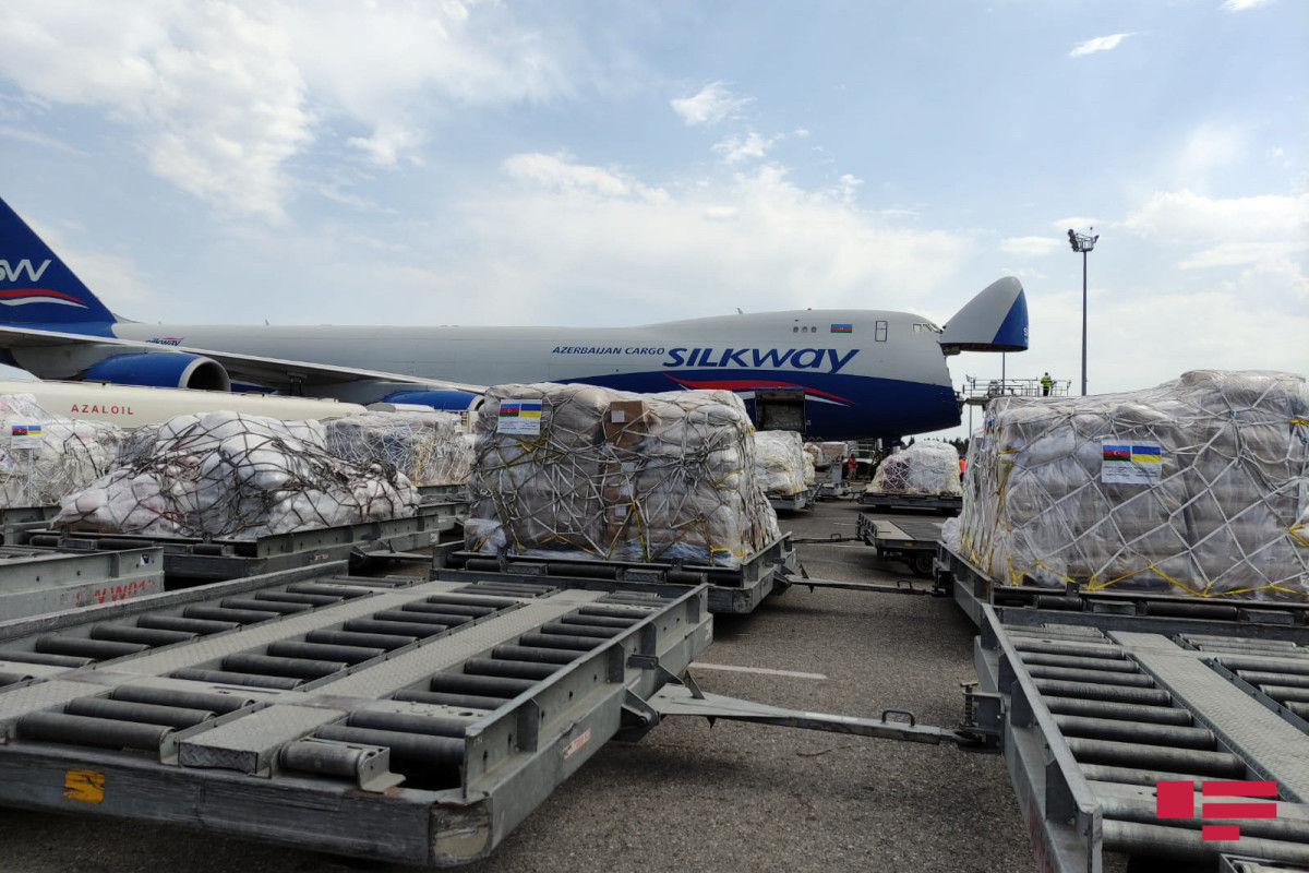 Азербайджан оказал Украине гуманитарную помощь на $17,6 млн.