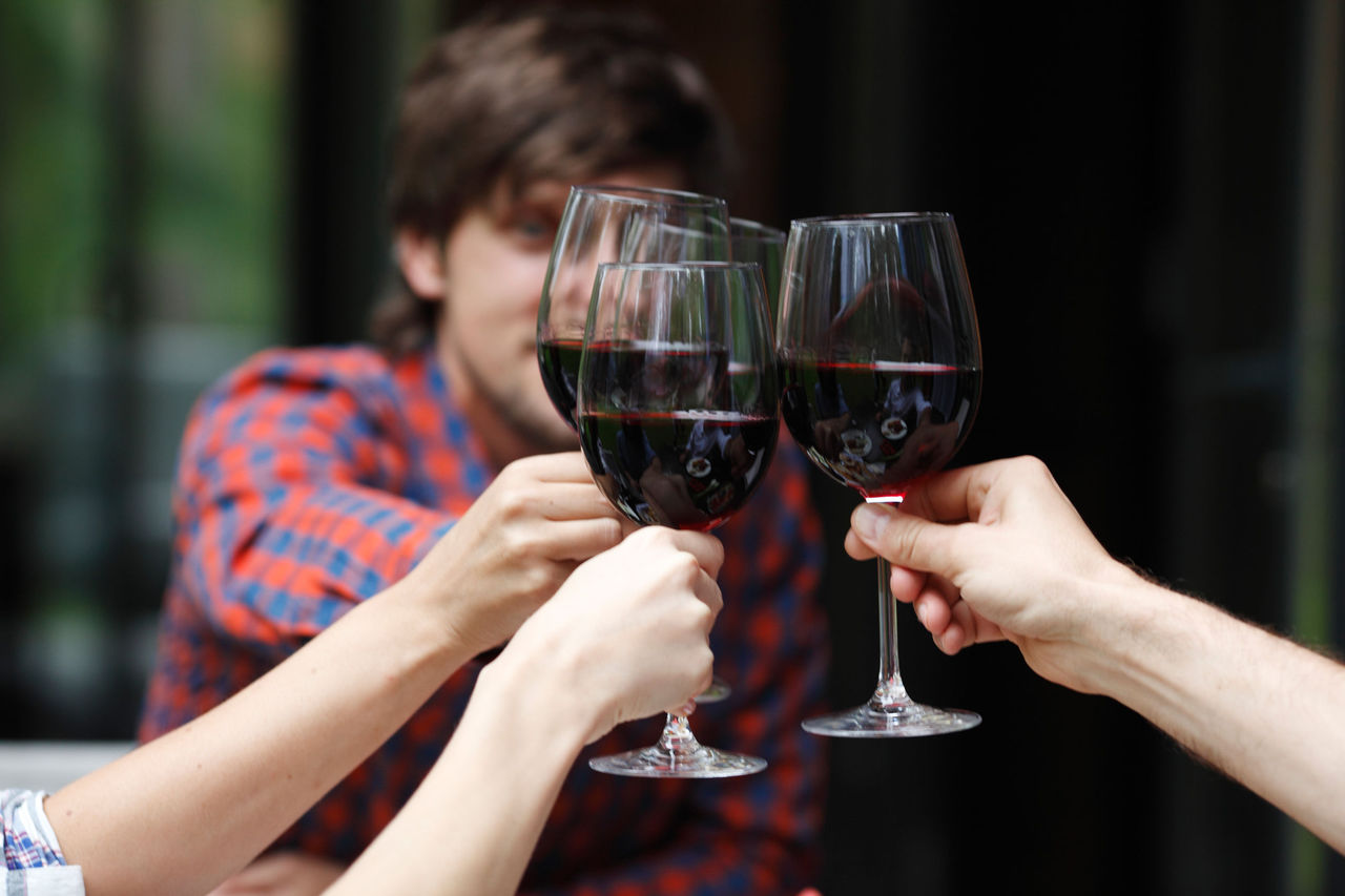 Vinul este băutura alcoolică preferată a moldovenilor.