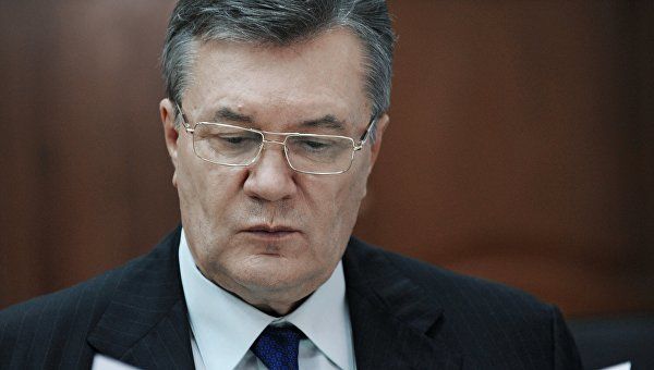 Янукович перенес операцию и находится на реабилитации.