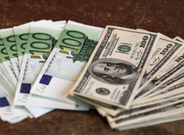Ceea ce inseamna ca moneda americana s-a ieftinit cu 37 de bani fata de ieri.
