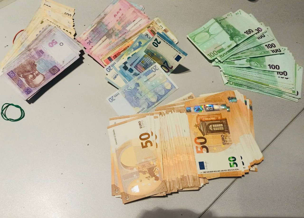 Гражданка Украины пыталась незаконно вывезти валюту из Кишинева в Стамбул.