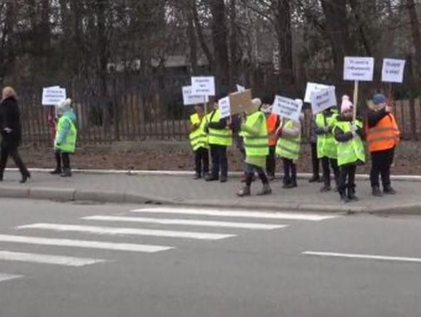 В Бельцах школьники устроили протест против пьянства за рулем.