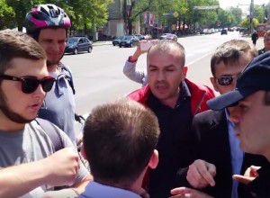Инцидент произошел во время акции протеста, организованной сторонниками DA.
