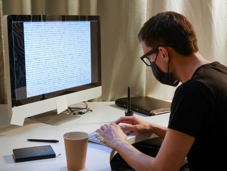 В Молдове собираются законодательно закрепить совмещение работы в офисе и на удаленке.