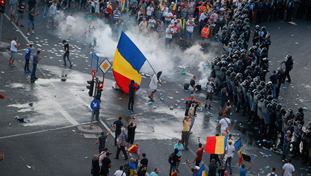 Пострадавший во время митинга в Бухаресте умер в больнице.
