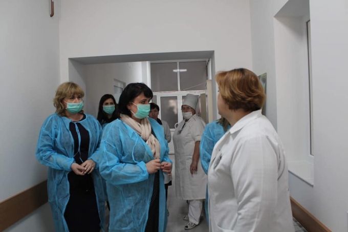 Министр здравоохранения посетила больницу инфекционных заболеваний для детей.