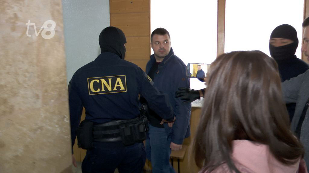 Задержанного экс-директора Агентства госуслуг доставили в суд.
