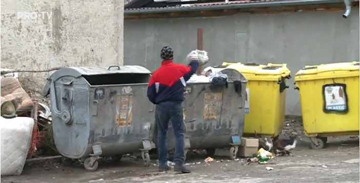 Cadavrul femeii găsite la tomberon, ținut câteva zile în casă