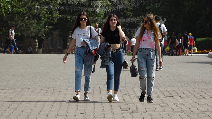 Moldova îmbătrânește: În cinci ani, zeci de mii de tineri au dispărut din statistici.