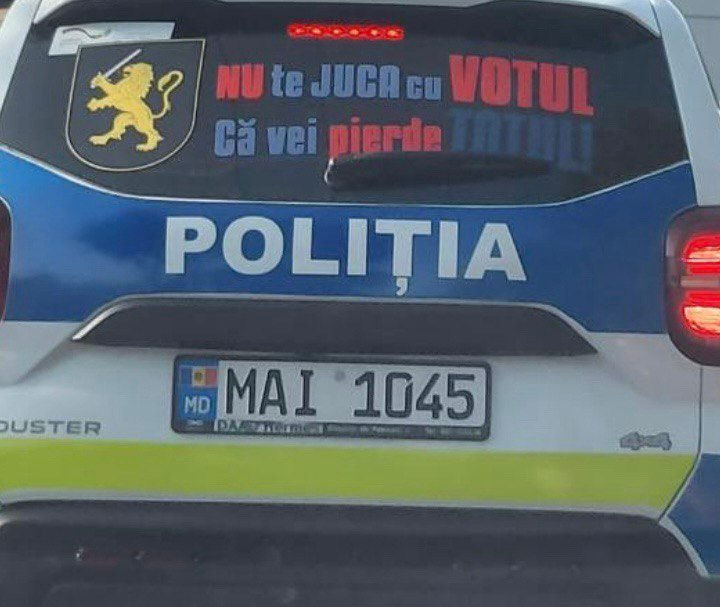 Sloganul „Nu te juca cu votul”, imprimat pe vehiculele IGP: Parte dintr-o campanie de informare.