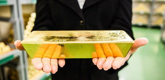 Цена на золото бьет рекорды - достигнут максимум с 2011 года.