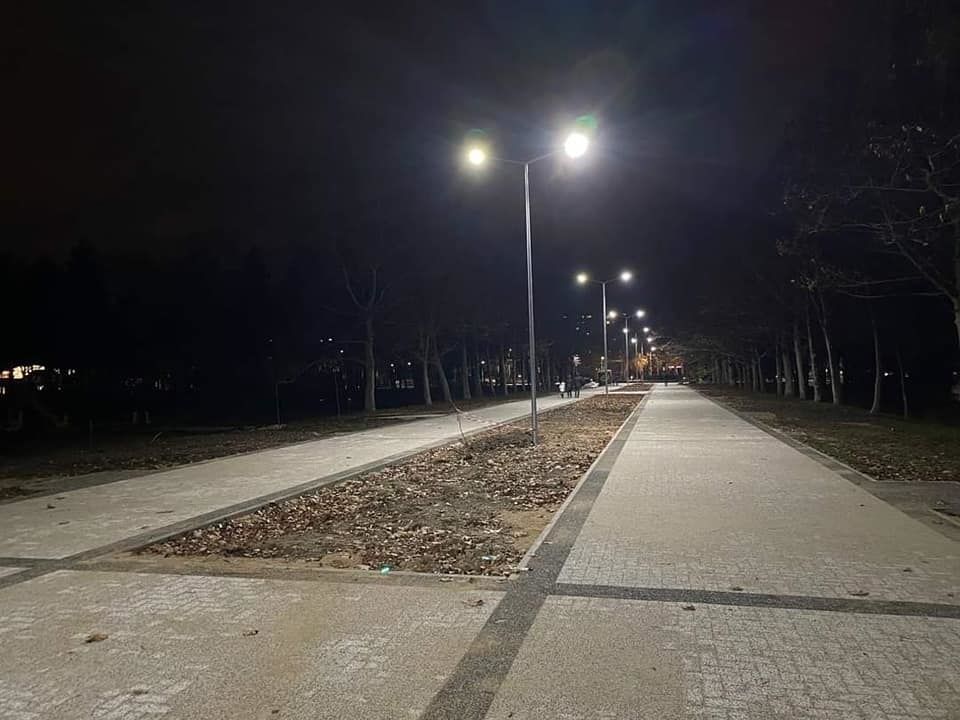 В столичном парке “Ла извор” протестировали уличное освещение.