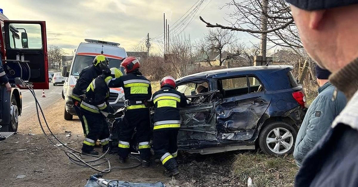 Accident la Ciorescu: Două automobile s-au tamponat, iar unul dintre șoferi a decedat.