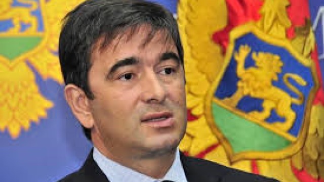 Parlamentarii opoziției muntenegrene și-au petrecut noaptea în clădirea parlamentului pentru a bloca arestarea unui coleg. 