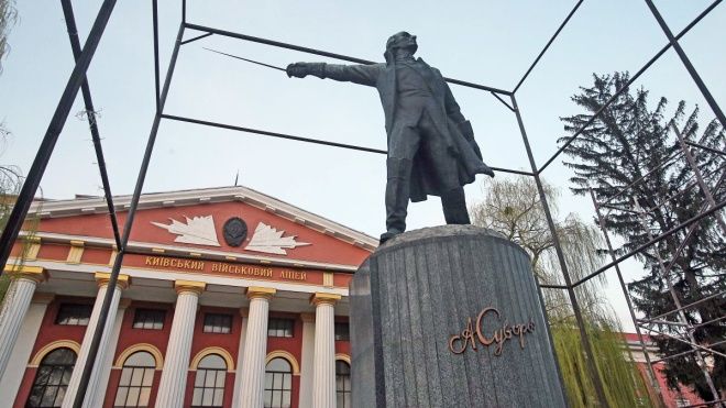 В Киеве снесут памятник Суворову.