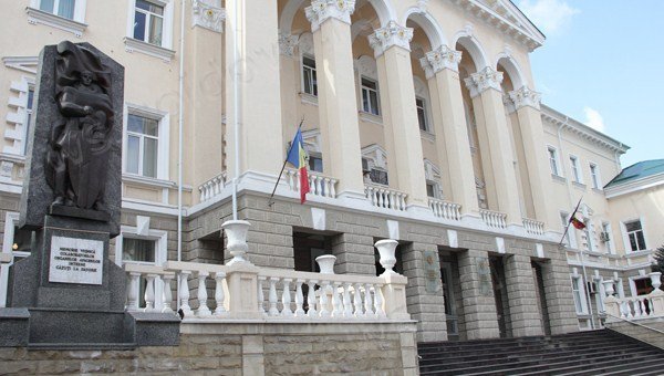 В рамках следствия фигурируют имена руководящих должностных лиц из обоих учреждений.   Фото: newsmoldova.ru