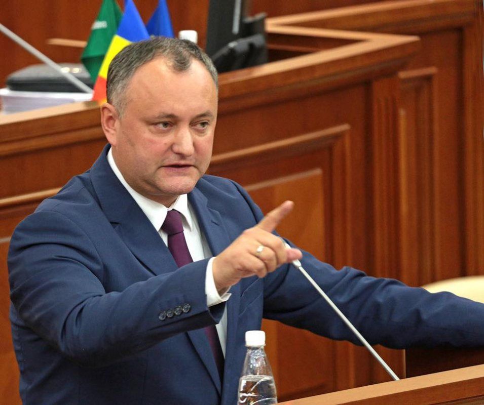 Furaţi şi „expulzaţi” din propria ţară: Fac loc străinilor cu bani murdari
