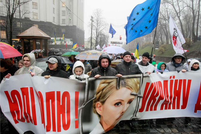 На киевском Майдане граждане Украины требуют подписать Соглашение с Евросоюзом. Фото: REUTERS