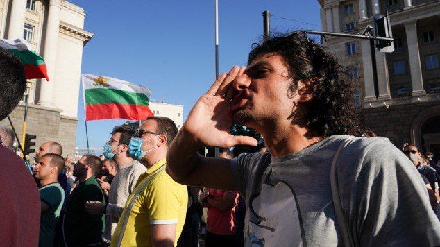 В Софии прошли два масштабных митинга.