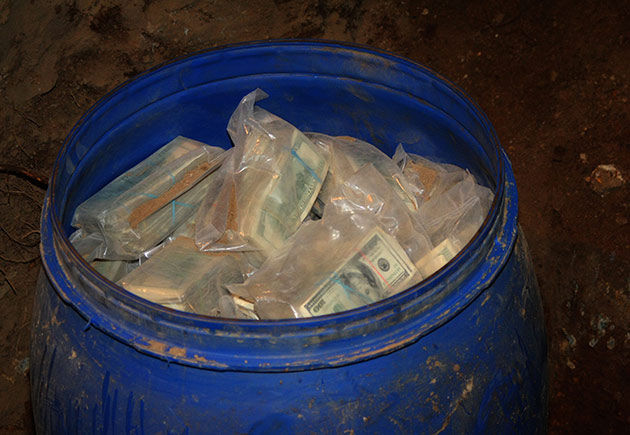 Un fermier a găsit 600.000.000$ ascunşi în grădina sa. Foto: provincial.md