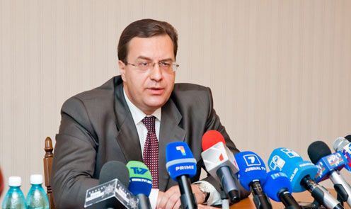 Şi la aceeaşi Comisie Electorală Centrală, sînt şi la Curtea de Conturi, sînt şi la Comisia Naţională a Pieţei Financiare, peste tot”, a remarcat Lupu.
