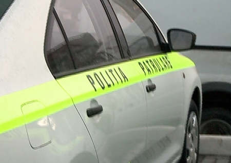 В Резине двое полицейских остановили автомобилиста и стали угрожать водителю составлением протокола.. Фото: noi.md
