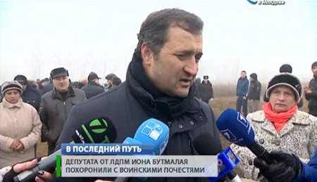 Сам лидер либерал-демократов никак не объяснил журналистам необходимость повышенной степени своей безопасности на похоронах своего коллеги Иона Бутмалая.