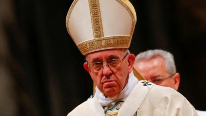 Papa Francisc a botezat 34 de bebeluşi.