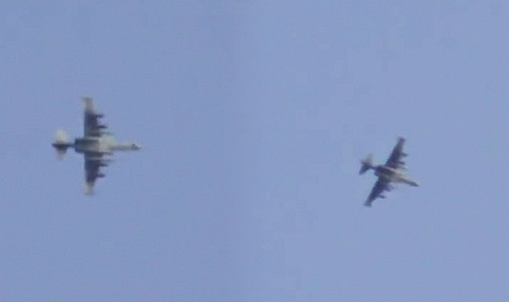 Уклонившийся от огня террористов российский Су-25 попал на видео.