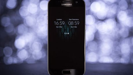 Samsung vinde telefoanele Galaxy S7 la jumătate de preț. Foto: cnet