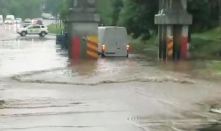 Проливные дожди затруднили дорожное движение в Каушанах.