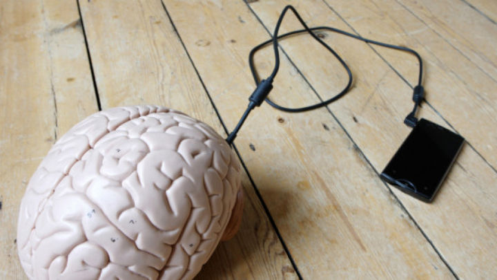 Studiu: Impactul smartphone-ului asupra creierului nostru. Foto: publika.md