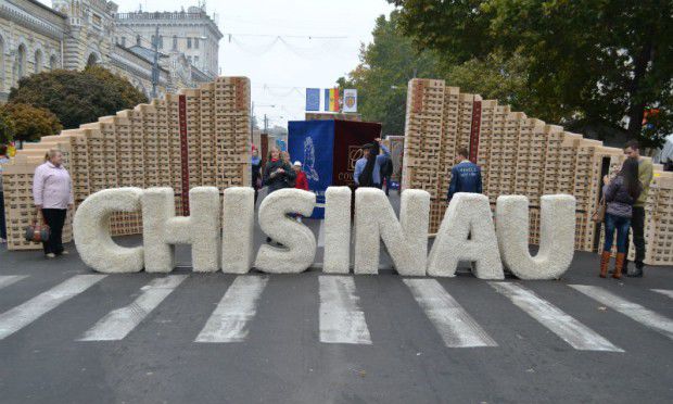 Chişinăul îmbracă straie de sărbătoare.