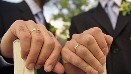 Noua Zeelandă a legalizat căsătoriile între persoane de acelaşi sex.