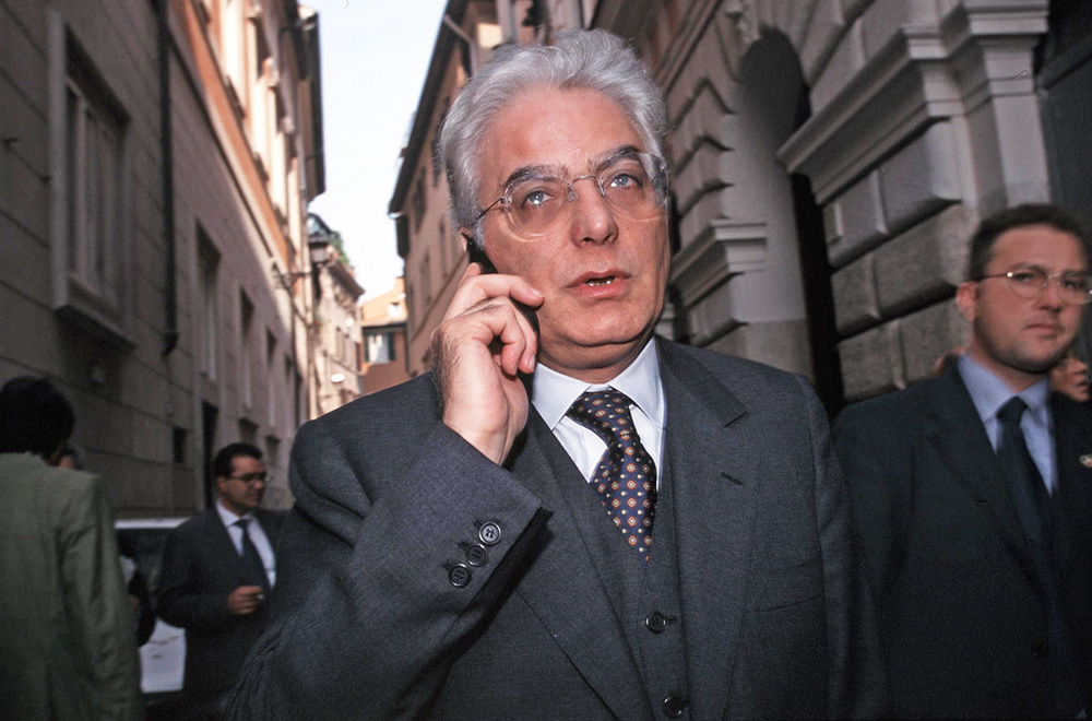 Mattarella devine astfel al 12-lea președinte al Republicii Italiene de după Al Doilea Război Mondial.