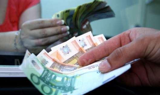 Criza din Europa, în special în ţările cu largi comunităţi de moldoveni, cum sunt Italia şi Portugalia, au afectat direct persoanele care muncesc peste hotare.
