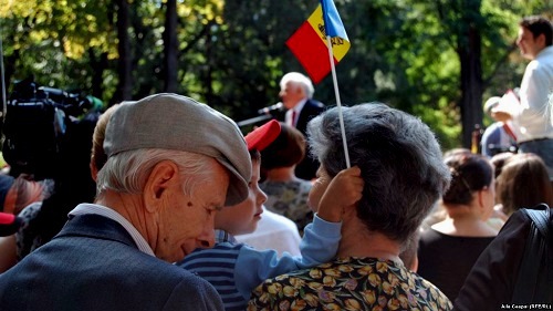Установка памятника румынскому языку в сквере Академии наук не решит вопрос названия языка и его изучения, а только добавит напряженности в стране.