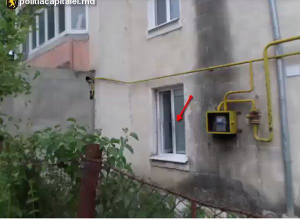 Furau bani, aur si aparate audio – video, pe care le vindeau persoanelor de incredere sau in lombard. Foto: protv.md